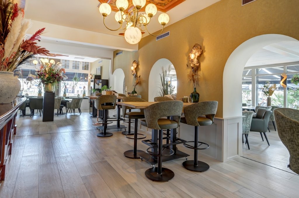 Zithoek bij de bar